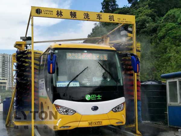 “让出行更美好”东部公交EBUS选择林顿大型通道式电脑大巴洗车机