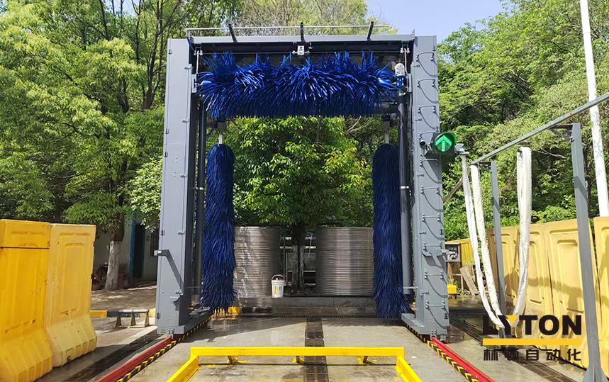 LM-360系列往复式洗车机 广泛应用于全国各大城市公交系统